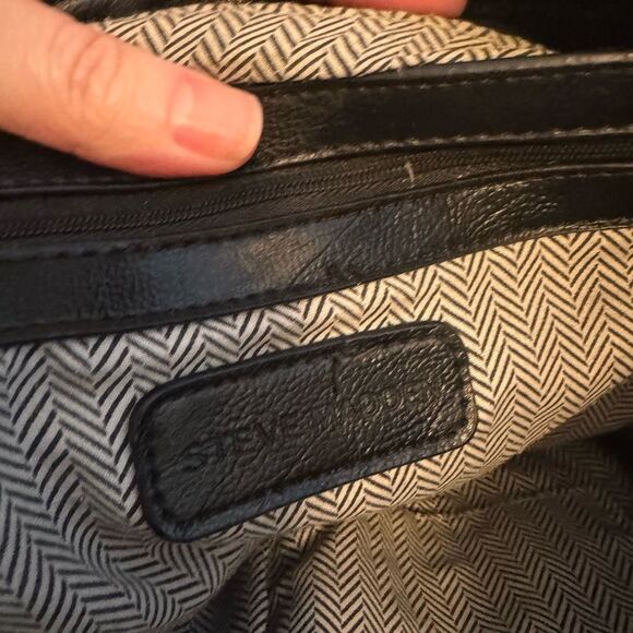 Steve Madden Elegant Black Leather Shoulder Bag - Picture 4 of 16